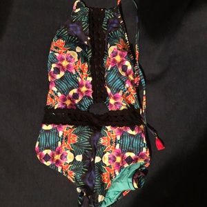 One-piece bathing suit. Size M.